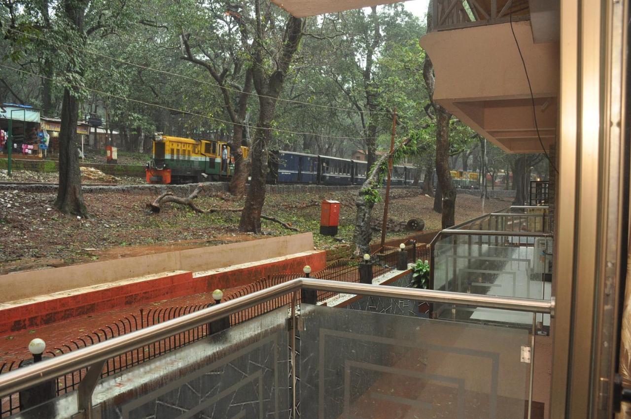 Hunjar House Hotel Panvel Exterior foto